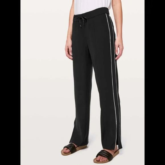 lululemon athletica Pants - Lululemon On The Right Track Pant Black Size 2